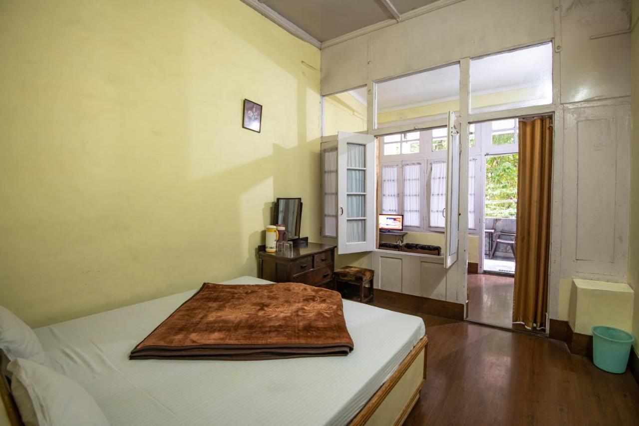 India Hotel - Lake View - Mall Road Nainital Exteriör bild